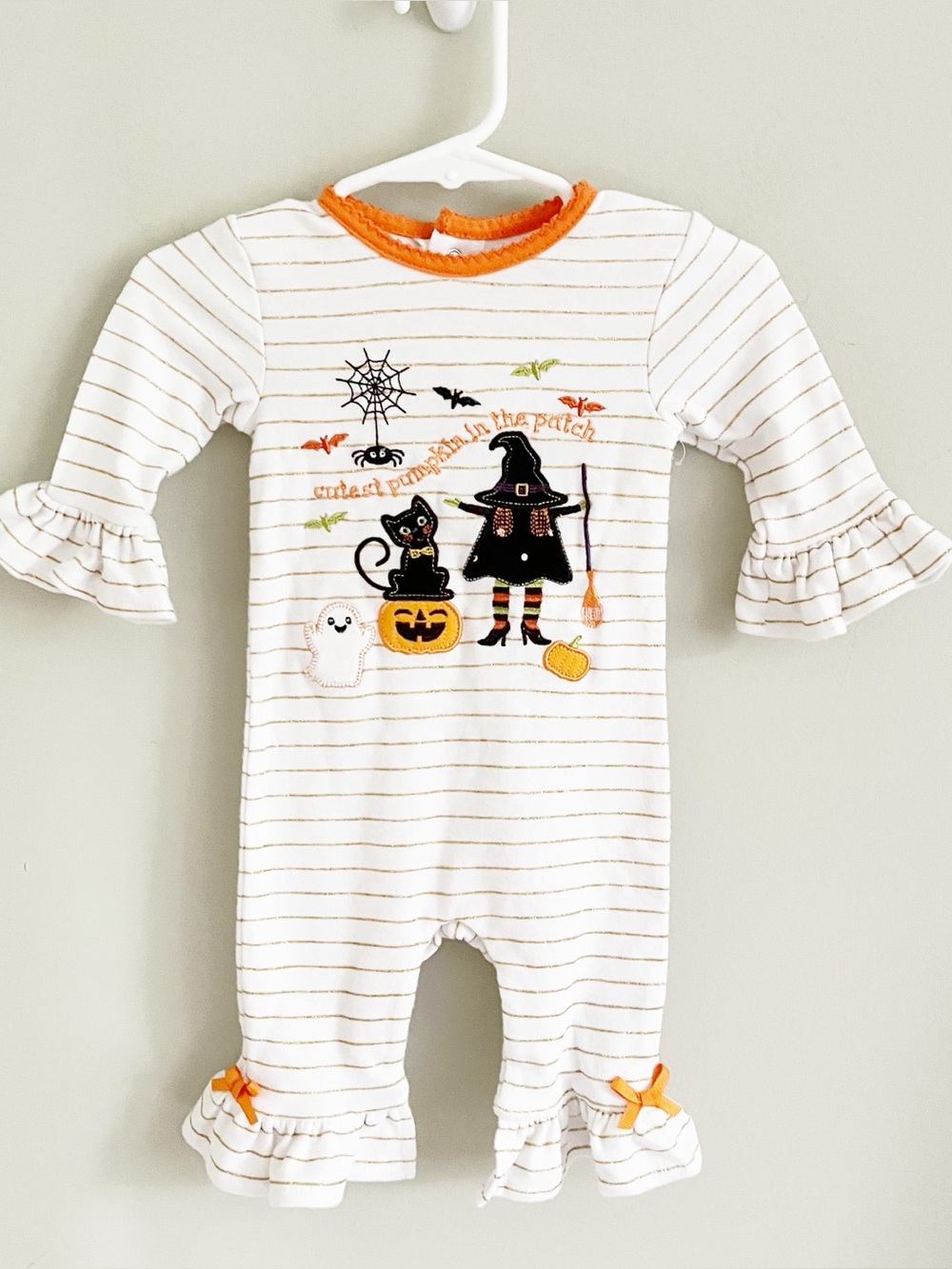 Baby Essentials baby girl Halloween one piece romper size 6 months